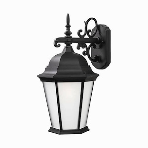 Richmond - One Light Wall Lantern in Classic Style - 9.5 Inches Wide by 17.5 Inches High