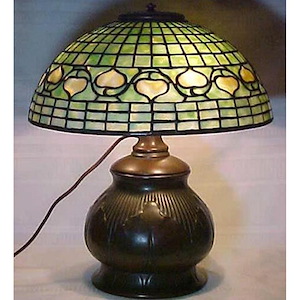 Original Tiffany Acorn W/Tobacco Leaf Table Lamp - 823869
